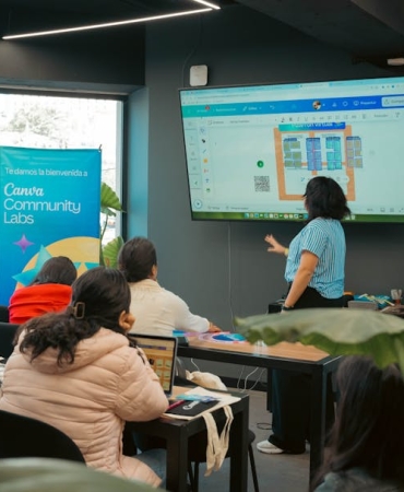 Yetiskinlere-Yonelik-Ogrenme-Programlari-Yeni-Sergi-ve-Atolyeler-Basliyor-featured